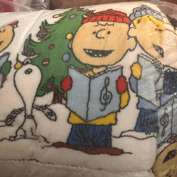 NWT Peanuts Snoopy Christmas Sherpa Backed Throw 50" X 60" Super Soft Blanket - Picture 3 of 5
